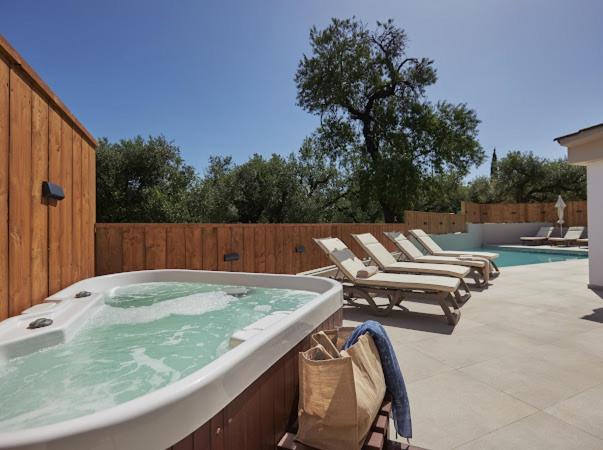 Galadriel Villa With Private Pool & Jacuzzi Kato Yerakarion Екстериор снимка